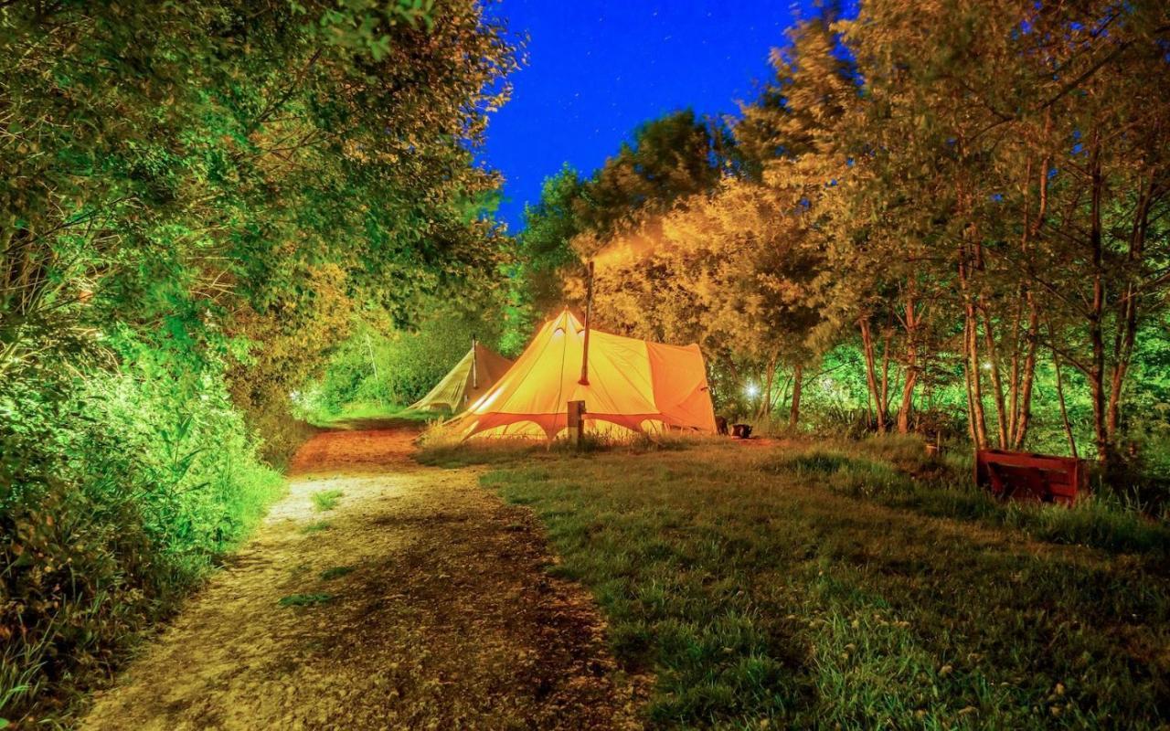Marston Park - Luxury Lakeside Bell Tents Frome Exterior foto